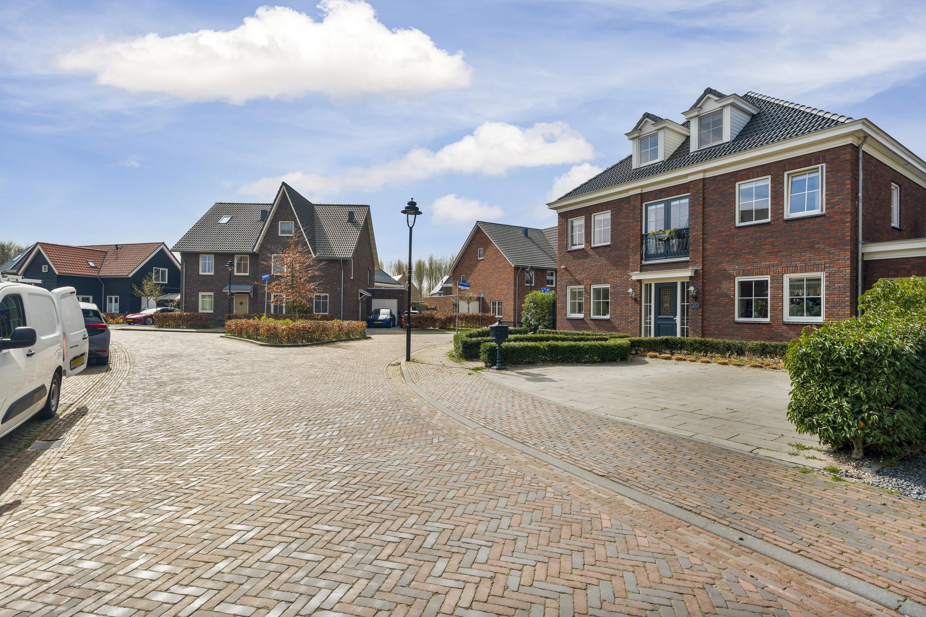 Vrijstaande woning te koop: Kamerlingh Onnesstraat 39, Almere