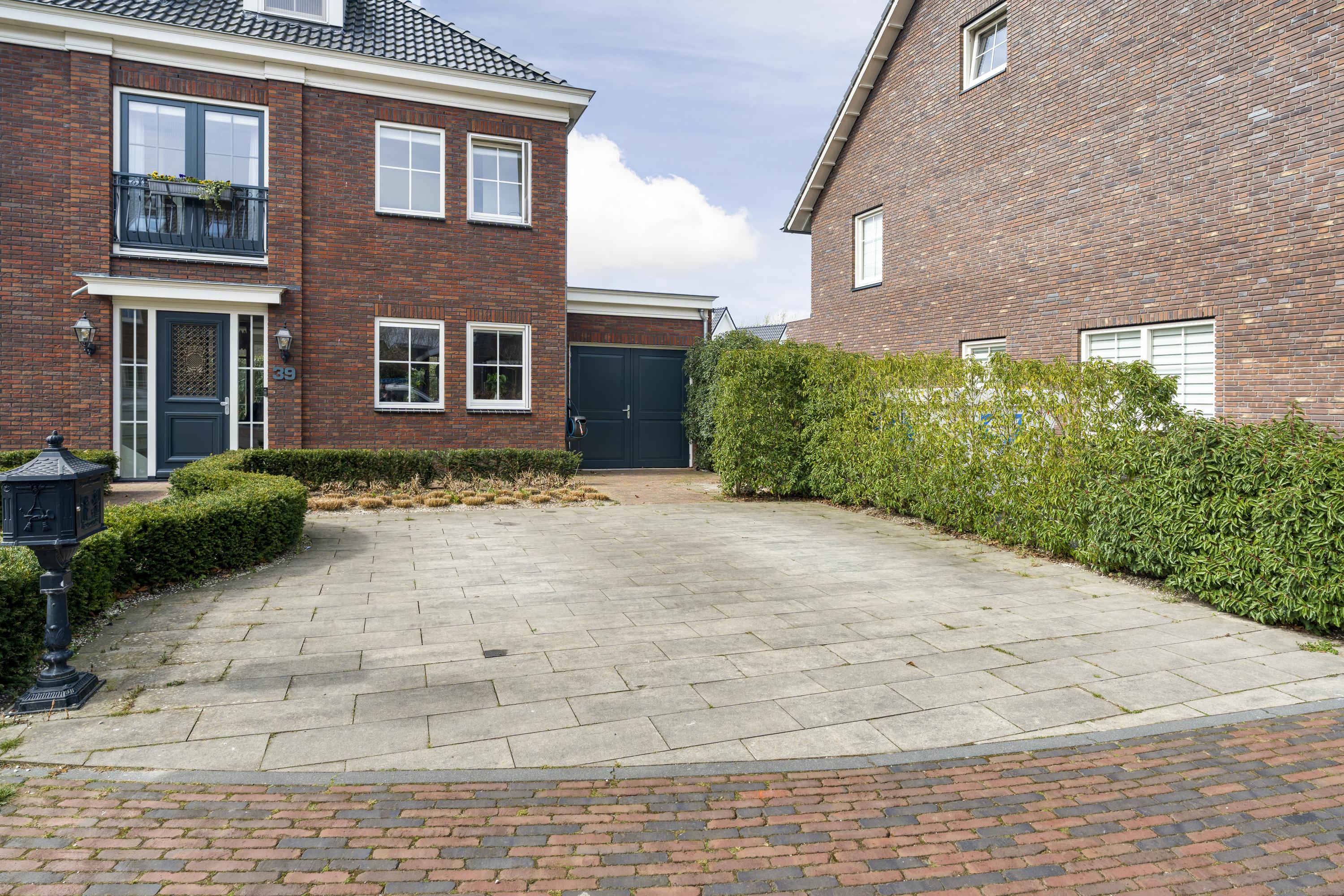 Vrijstaande woning te koop: Kamerlingh Onnesstraat 39, Almere