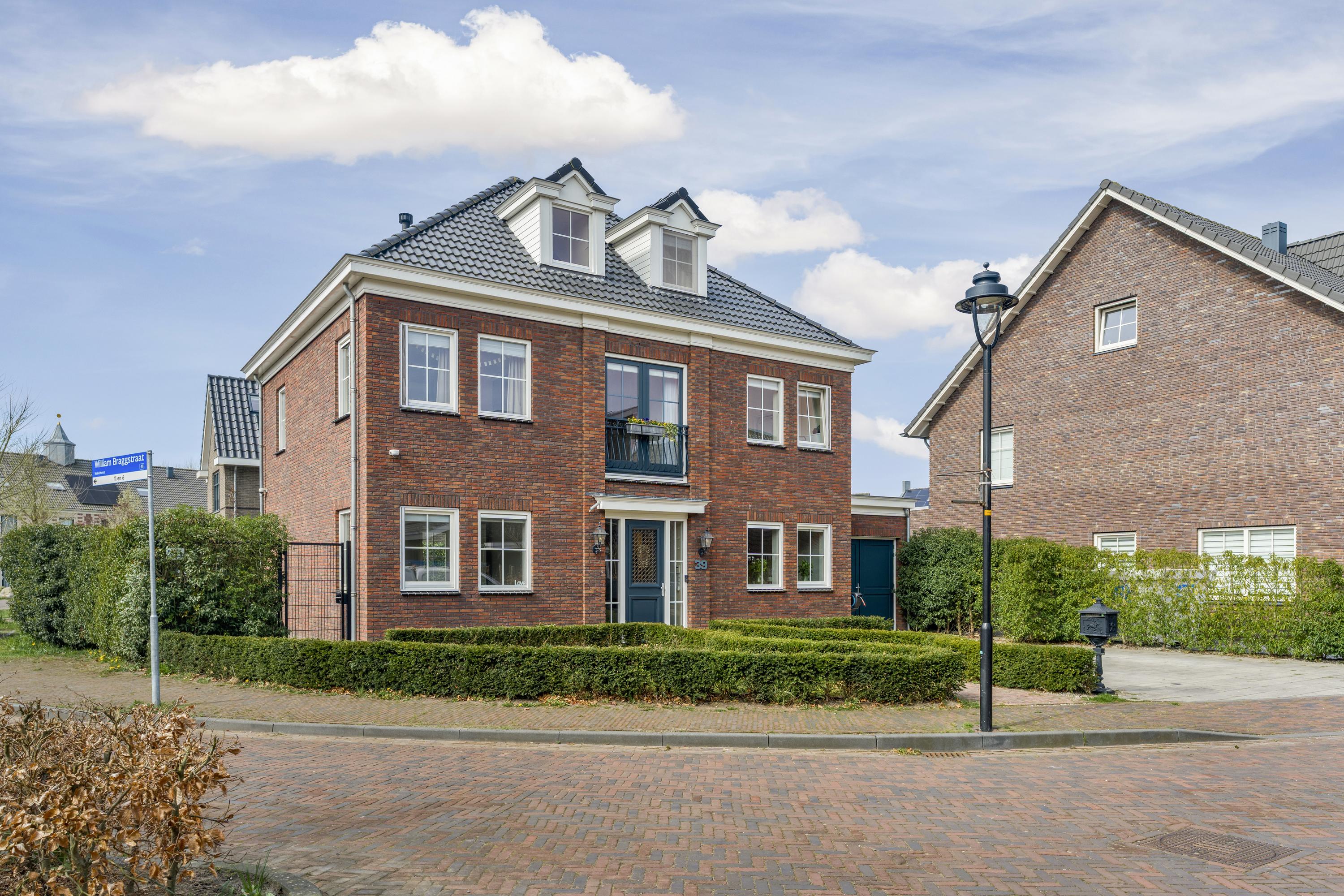 Vrijstaande woning te koop: Kamerlingh Onnesstraat 39, Almere