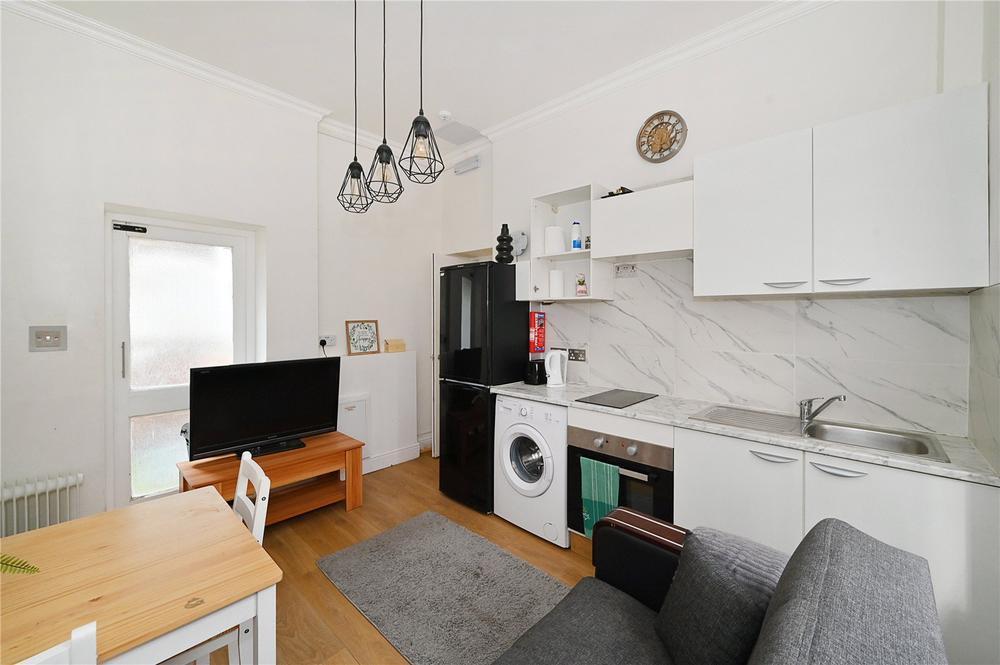 Flat Challoner Street in Greater London