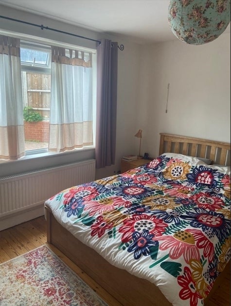 Flat Harvey Gardens in Greater London