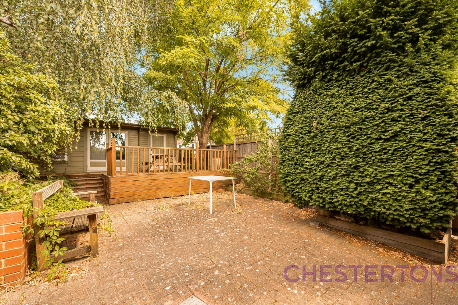 Flat Harvey Gardens in Greater London