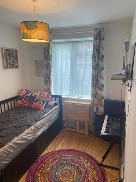 Flat Harvey Gardens in Greater London
