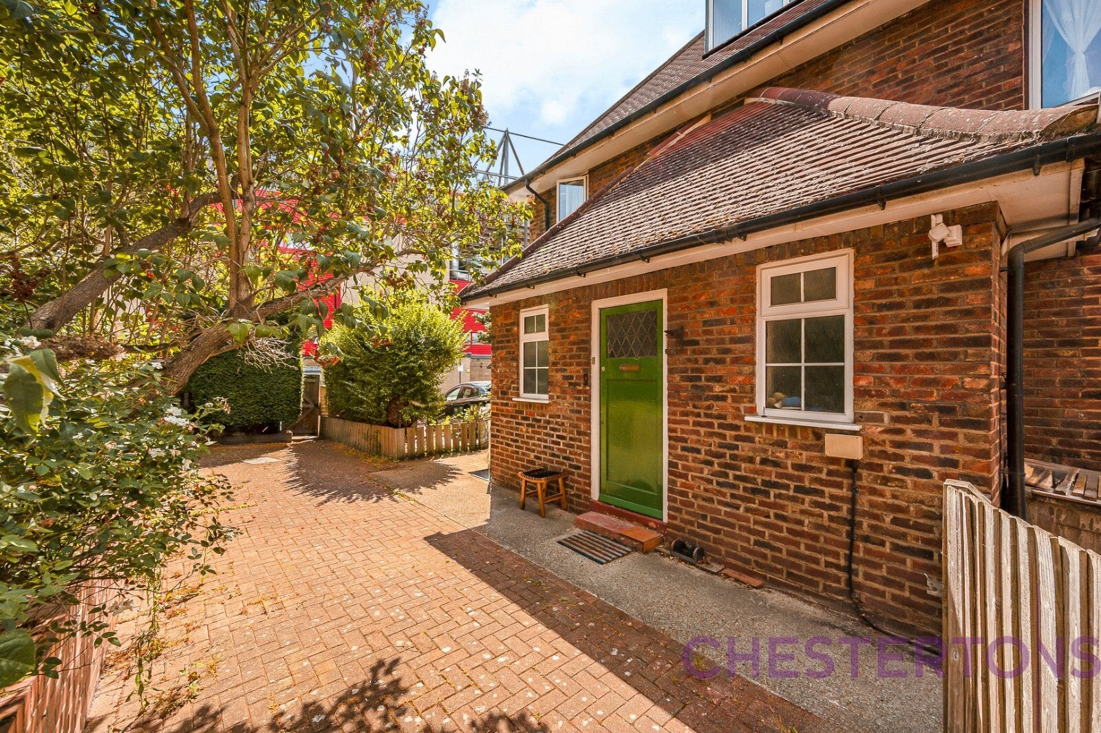 Flat Harvey Gardens in Greater London