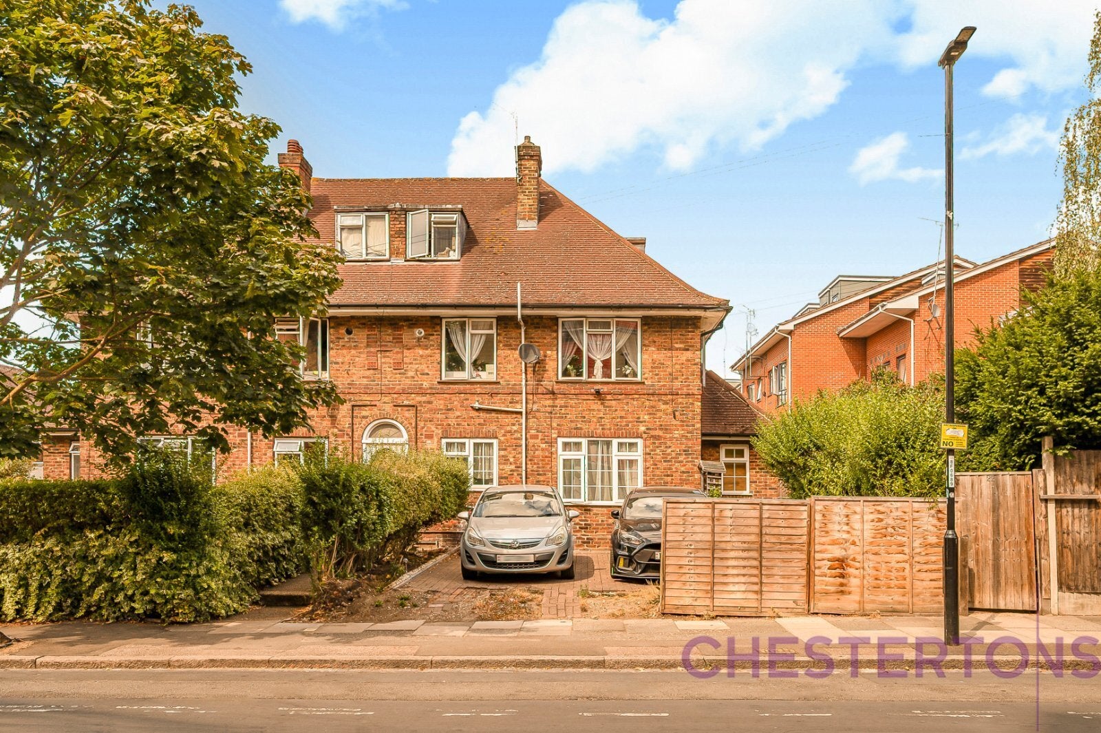 Flat Harvey Gardens in Greater London