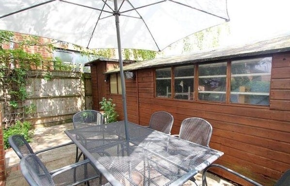 Flat Harvey Gardens in Greater London