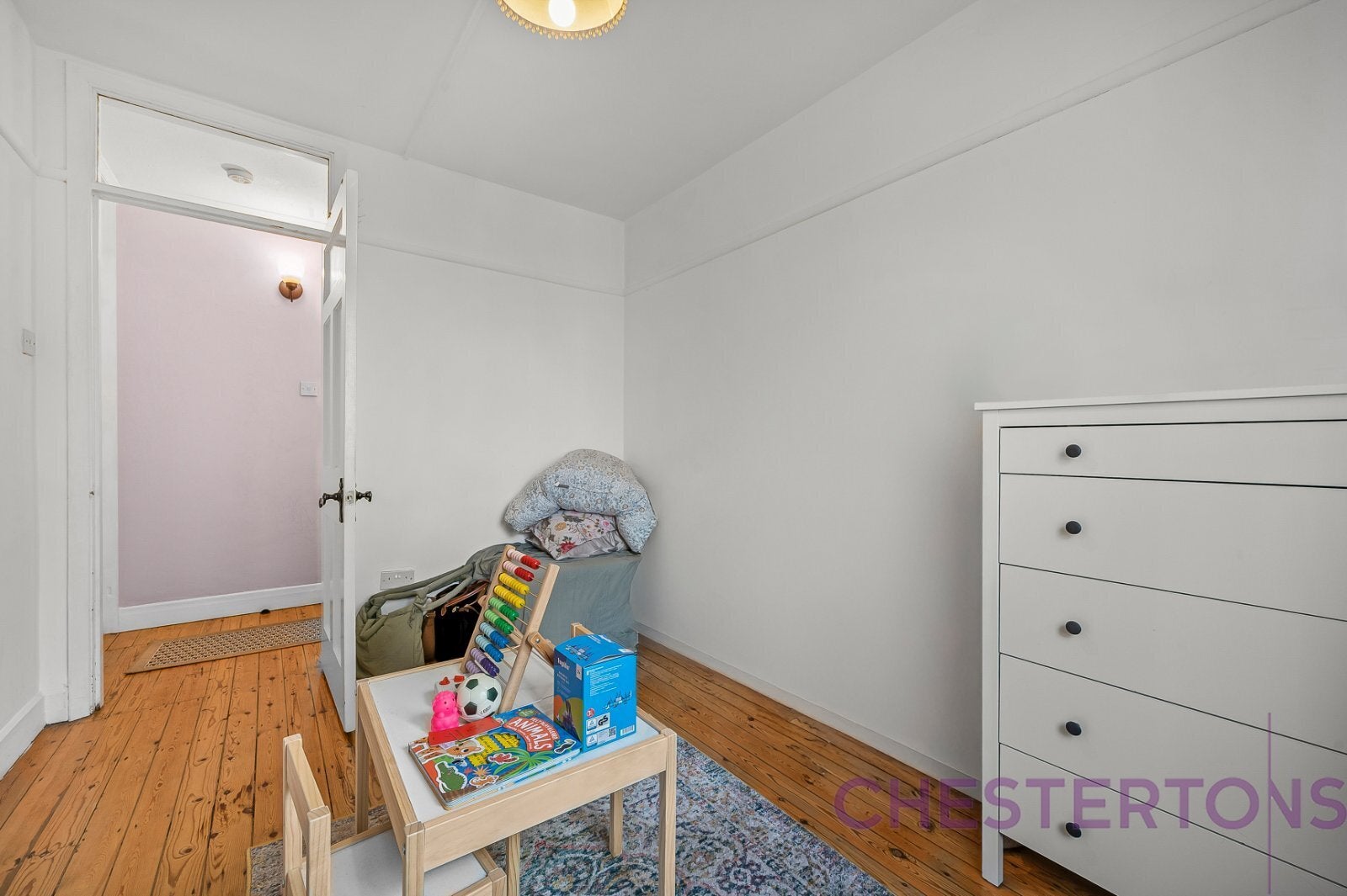 Flat Harvey Gardens in Greater London