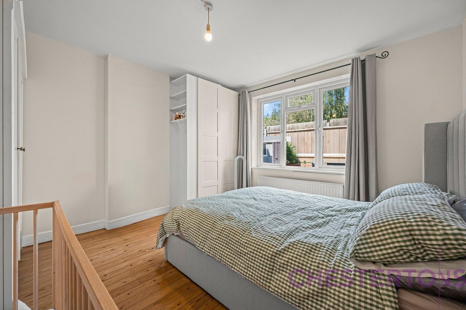 Flat Harvey Gardens in Greater London