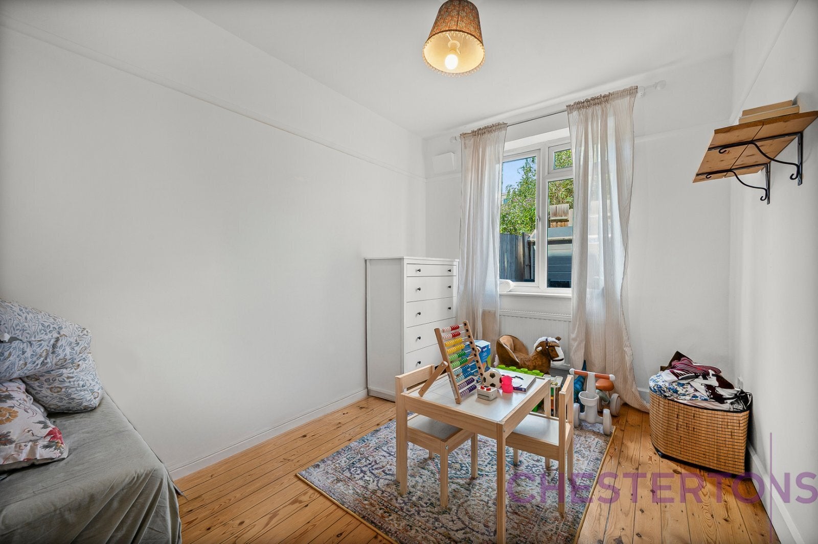 Flat Harvey Gardens in Greater London