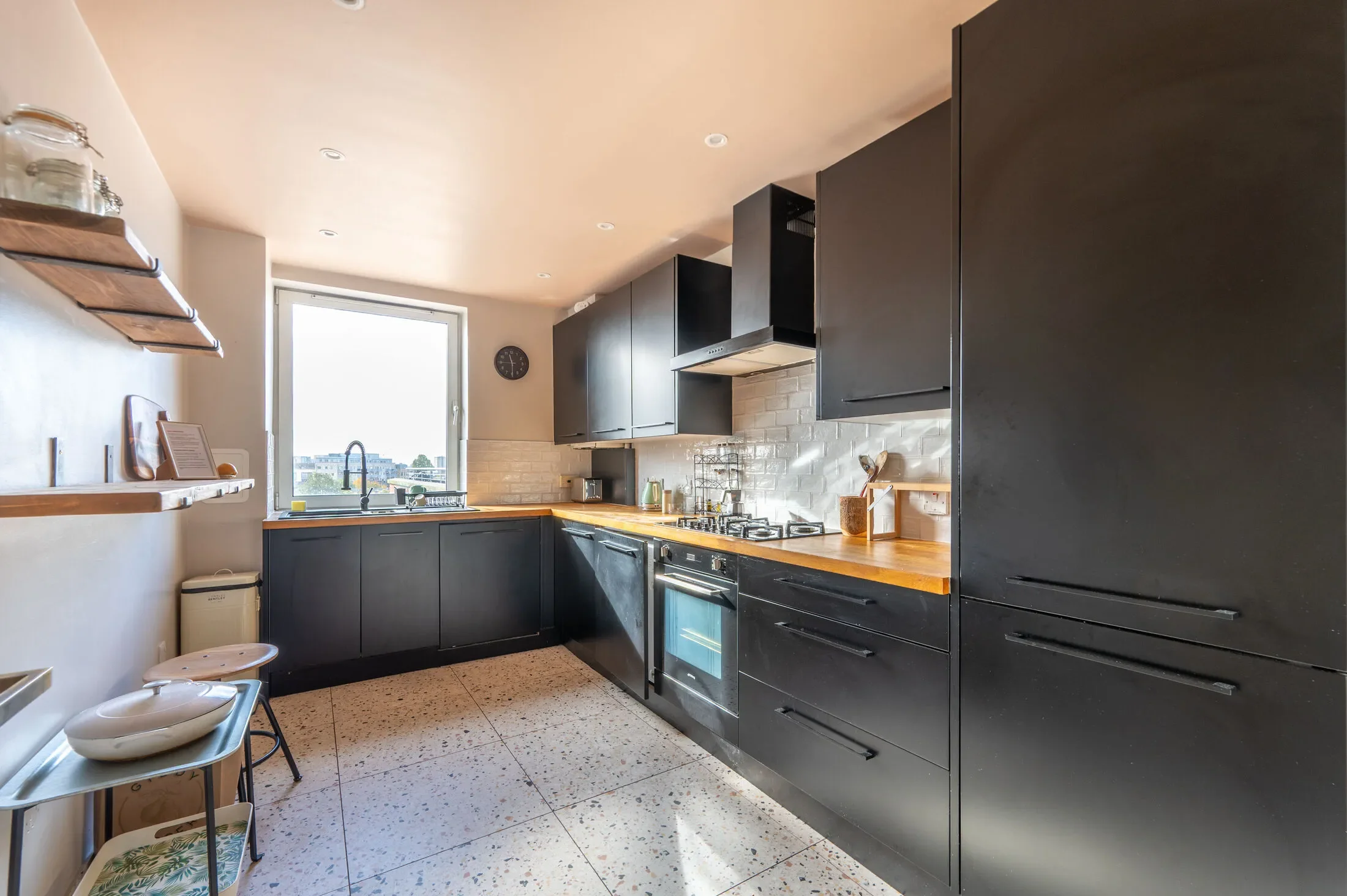 Flat Kensal Road in Greater London