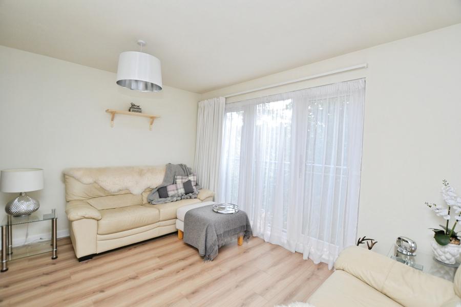 Flat Lochend Park View in City of Edinburgh