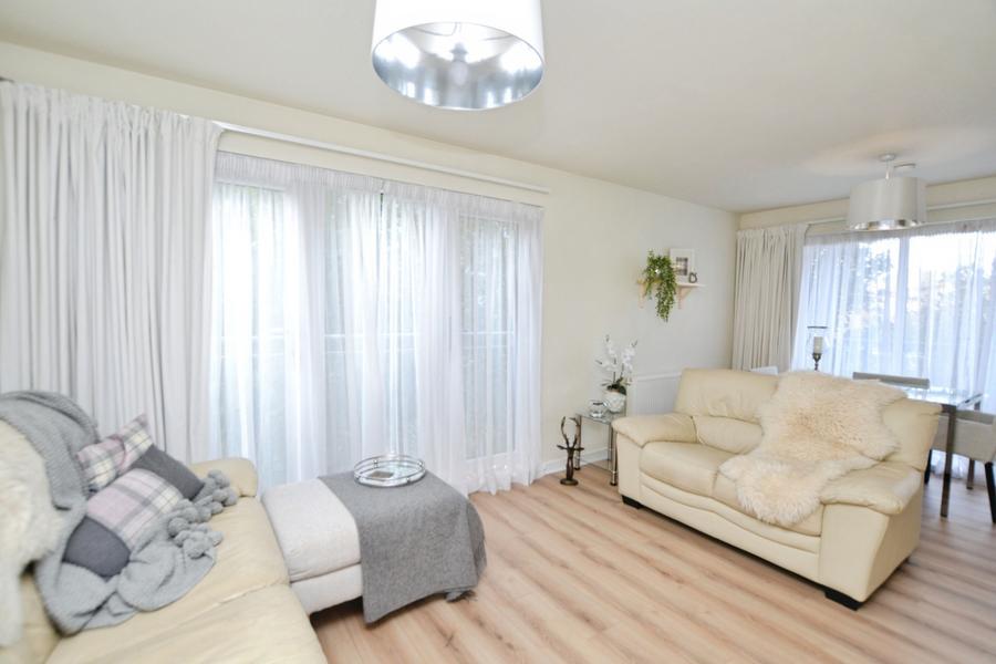 Flat Lochend Park View in City of Edinburgh