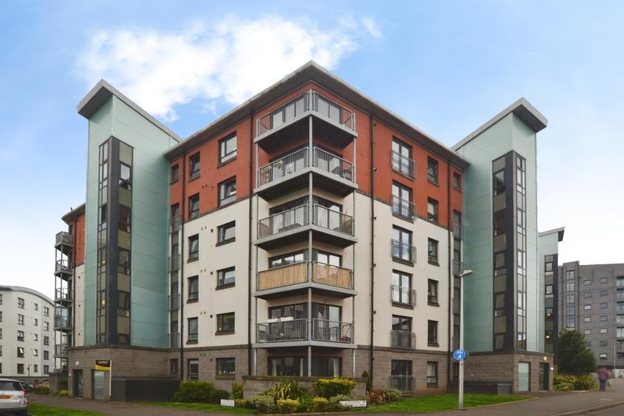 Flat Lochend Park View in City of Edinburgh