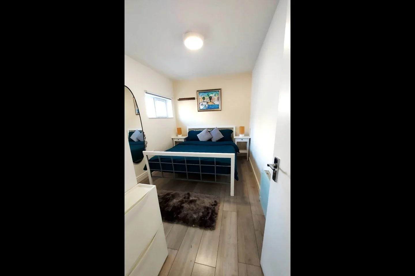 Flat Edgwarebury Gardens in Greater London
