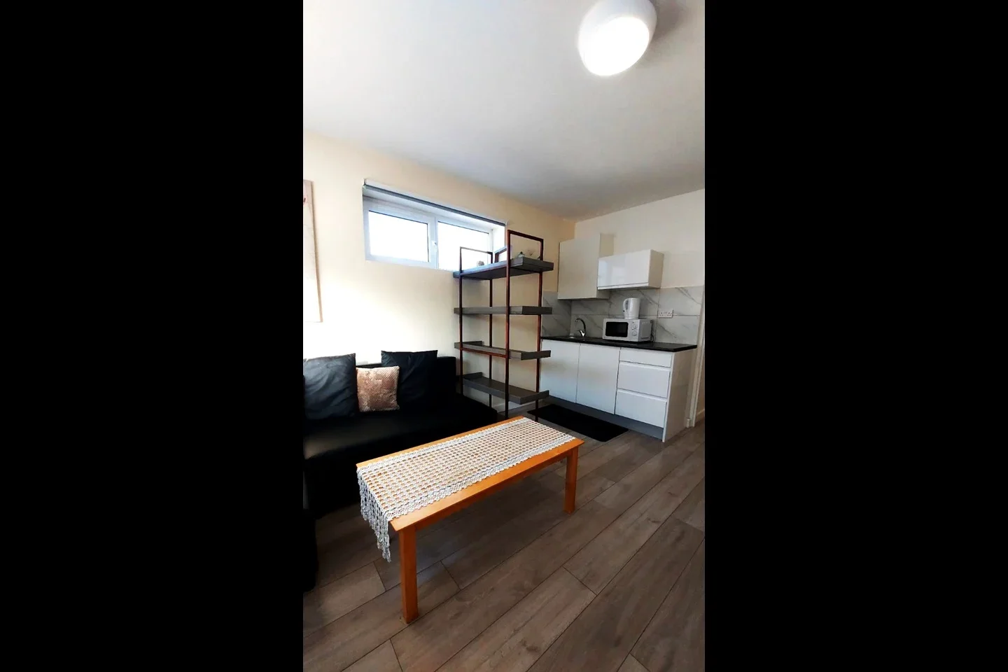 Flat Edgwarebury Gardens in Greater London