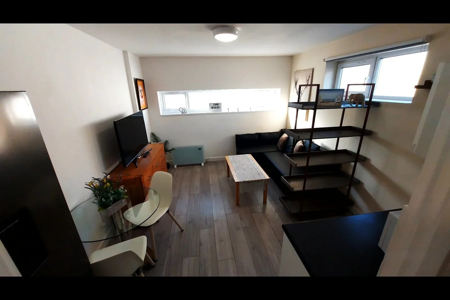 Flat Edgwarebury Gardens in Greater London