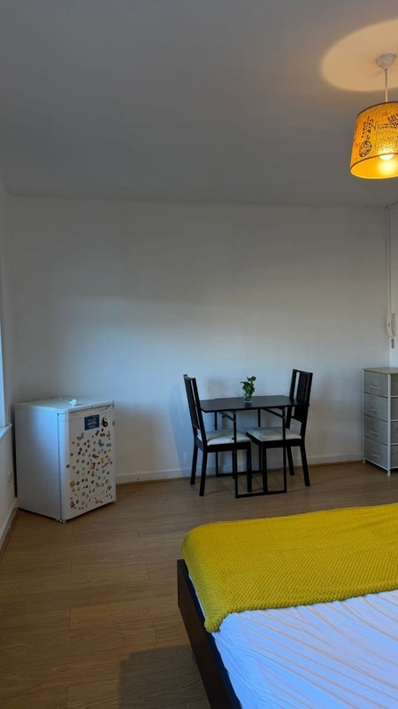 Room Rotherhithe New Road in Greater London