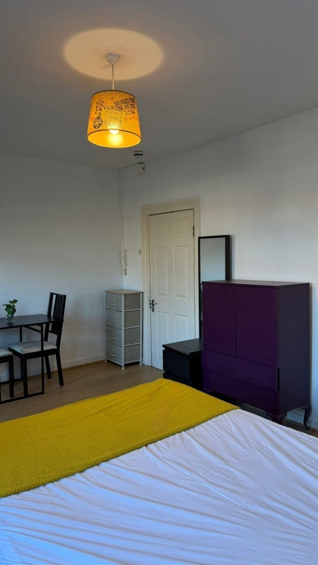Room Rotherhithe New Road in Greater London
