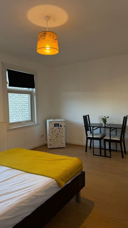 Room Rotherhithe New Road in Greater London