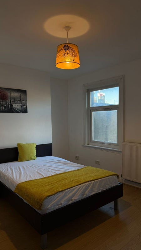 Room Rotherhithe New Road in Greater London