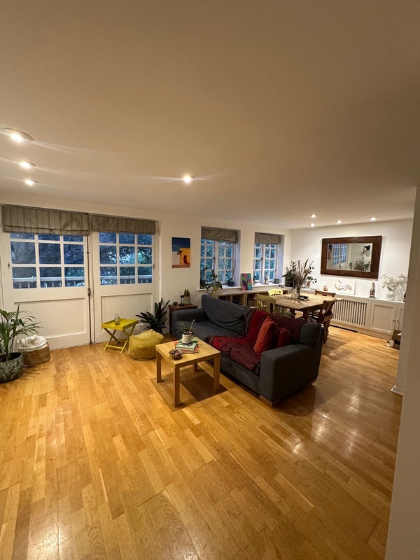 Room Bermondsey Street in Greater London