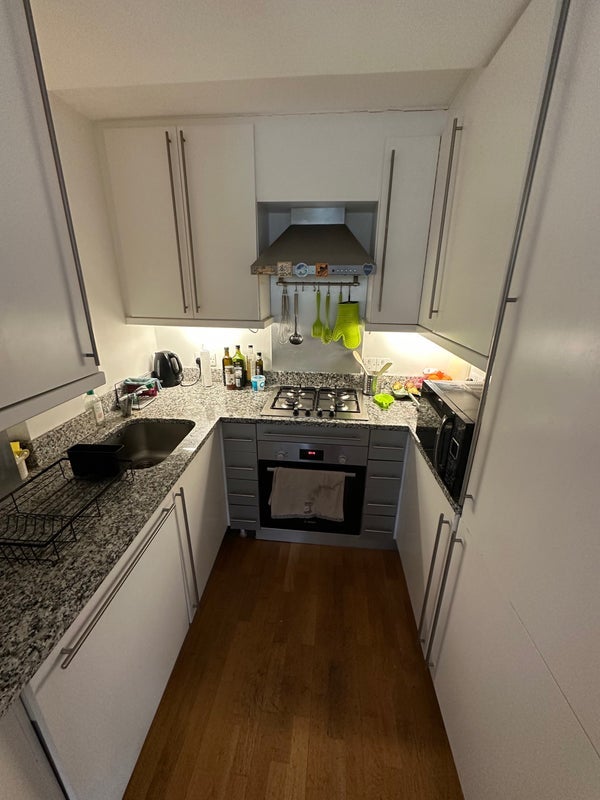Room Bermondsey Street in Greater London