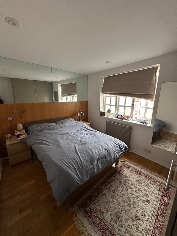 Room Bermondsey Street in Greater London