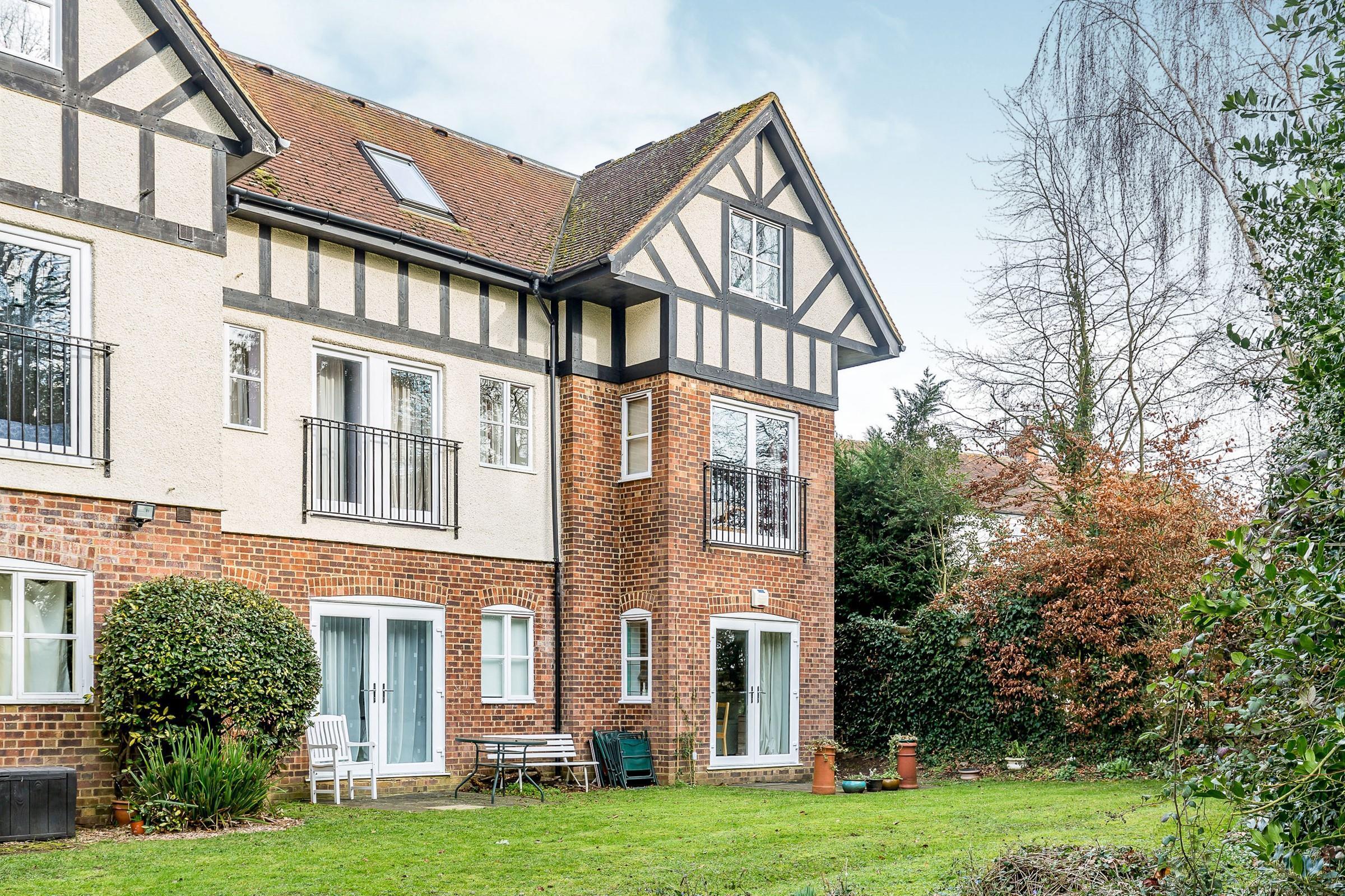 Flat Buckingham Road in Winslow