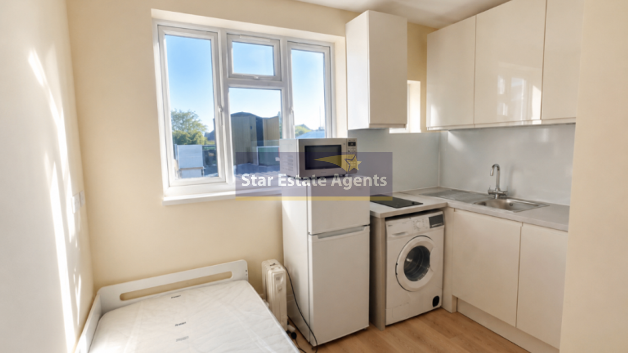 Room The Broadway in Greater London