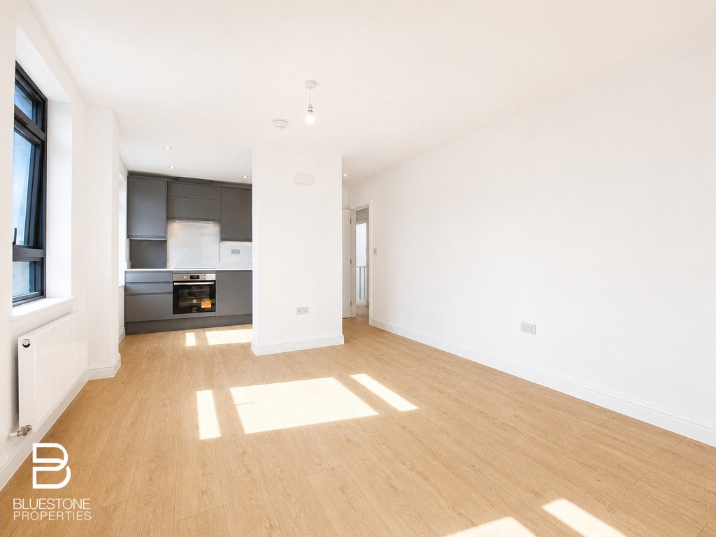 Flat Ewart Road in Greater London