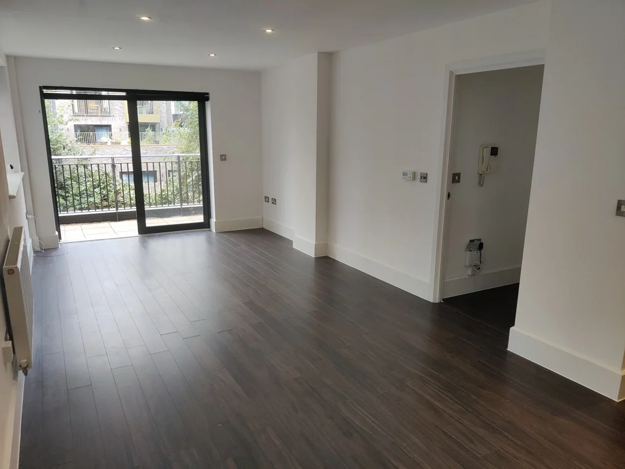 Flat Axio Way in Greater London