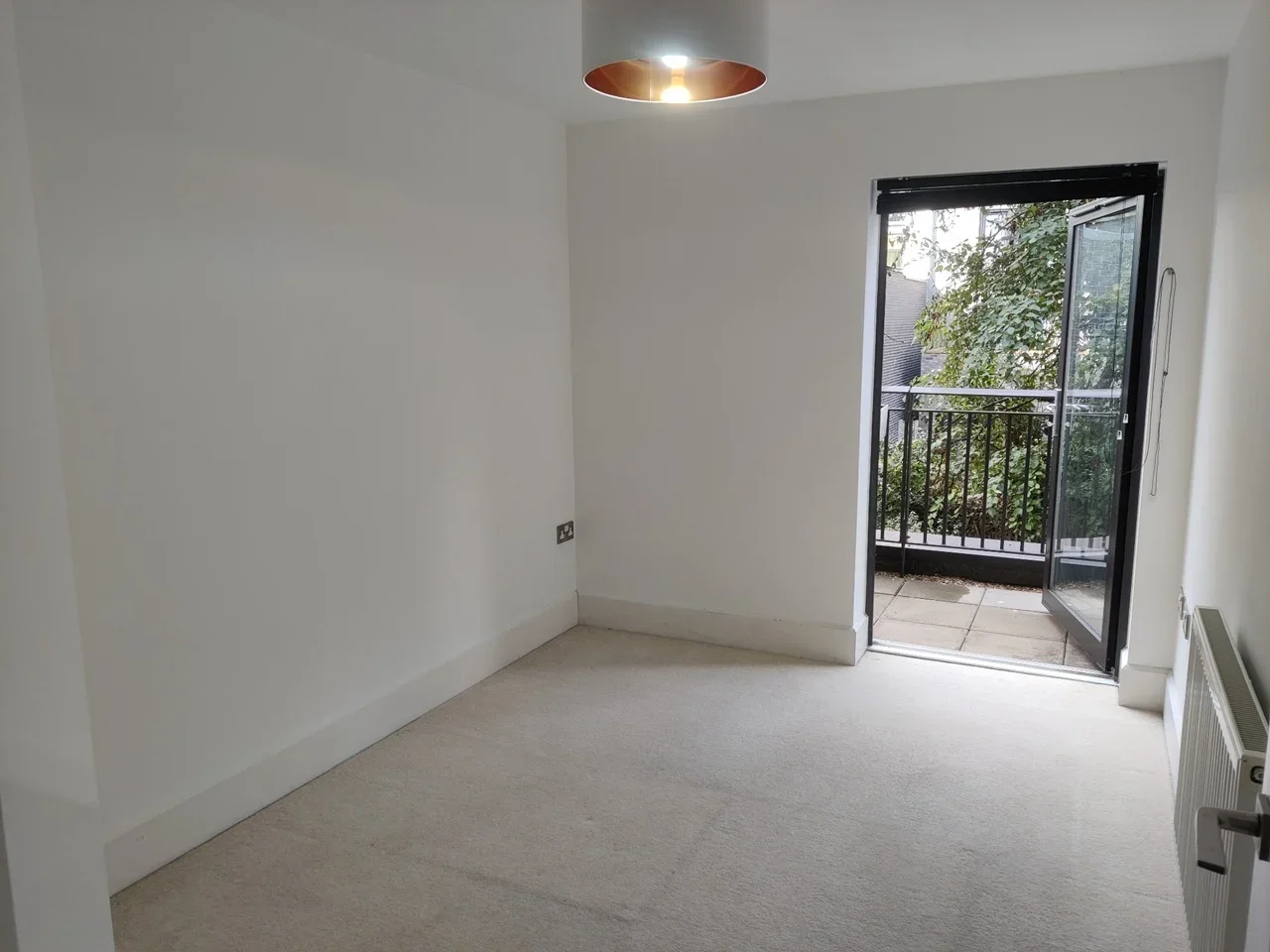 Flat Axio Way in Greater London