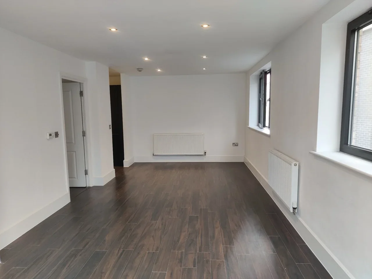 Flat Axio Way in Greater London