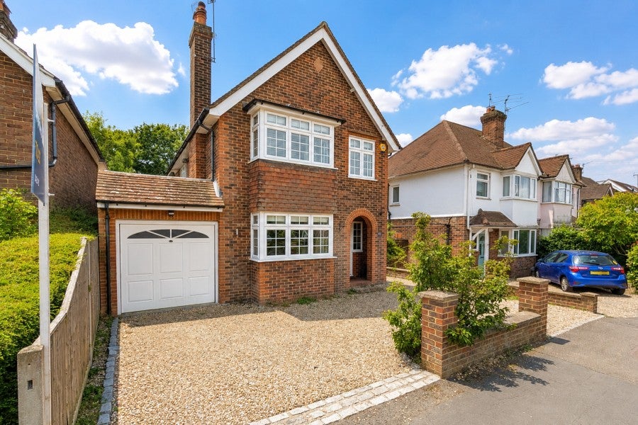 House Victoria Road in Woking