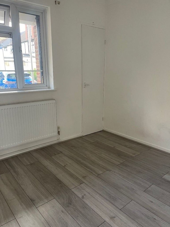 Flat Suffolk Court in Greater London