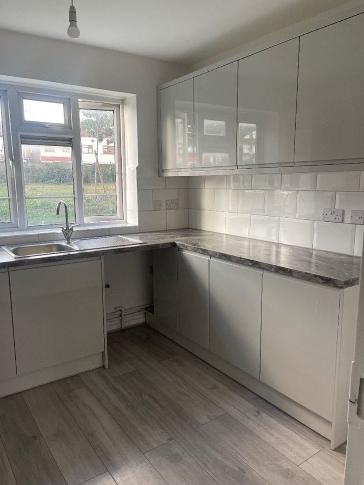 Flat Suffolk Court in Greater London