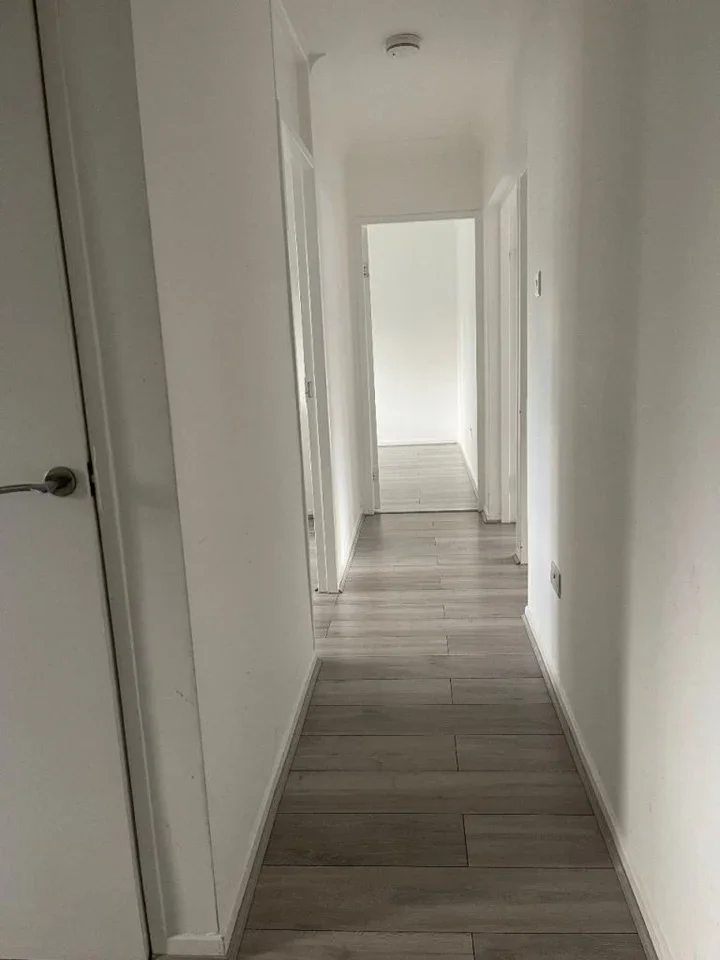 Flat Suffolk Court in Greater London