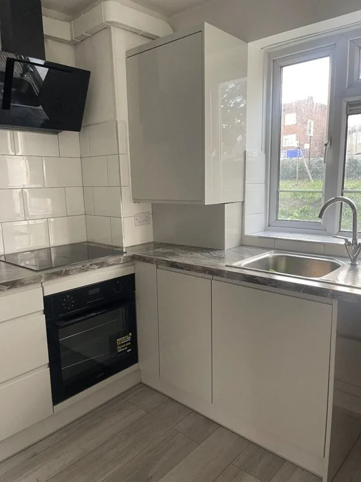 Flat Suffolk Court in Greater London