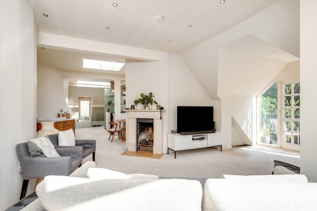 Flat Lindfield Gardens in Greater London