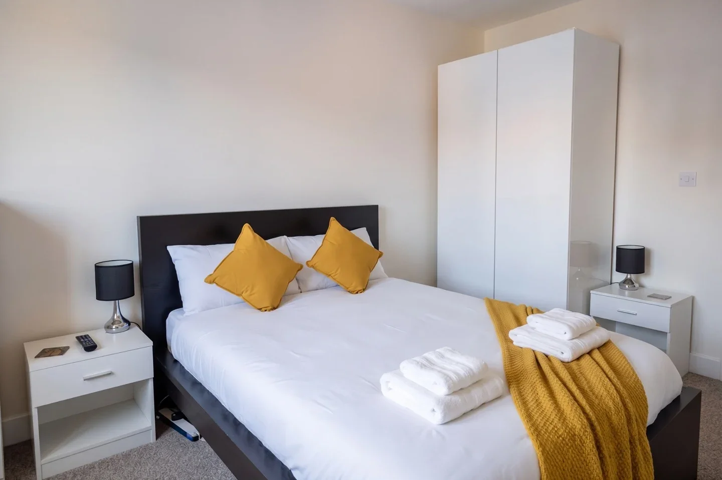 Flat Alderson Grove in Elmbridge