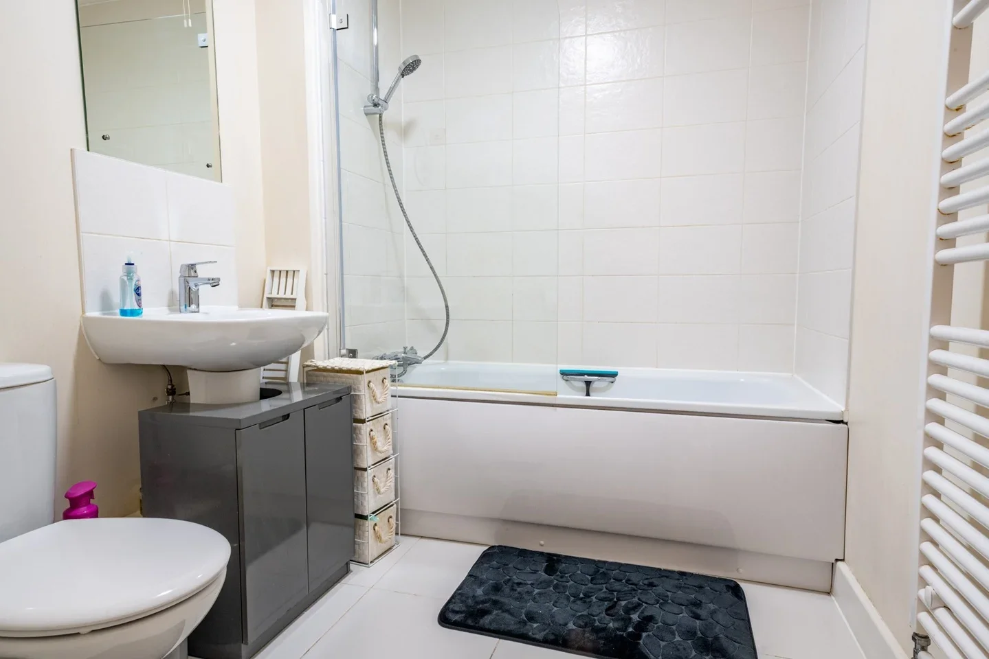 Flat Alderson Grove in Elmbridge