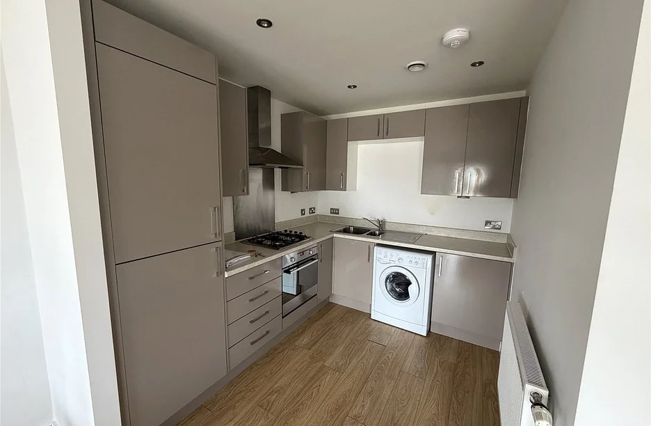Flat Telford Road in Greater London