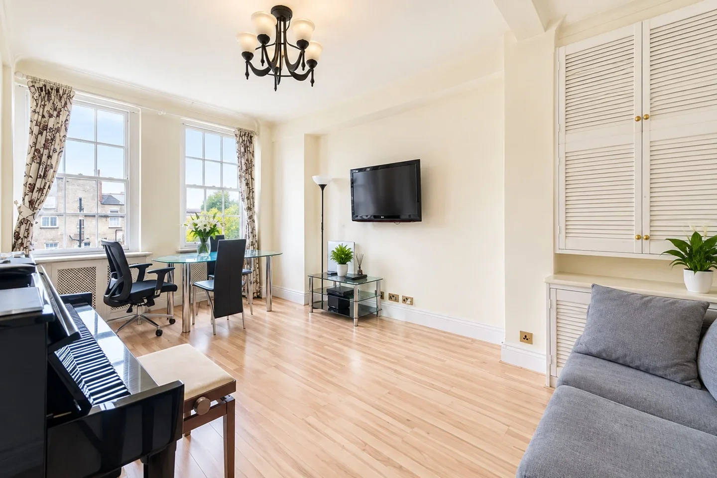 Flat Queensway in City of Westminster