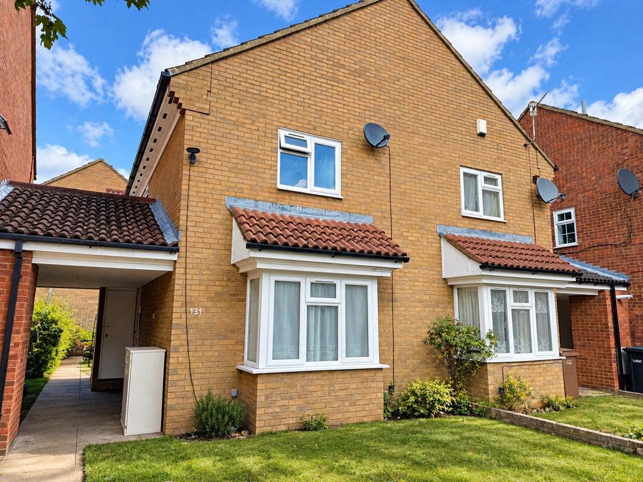 House Dorrington Close in Luton