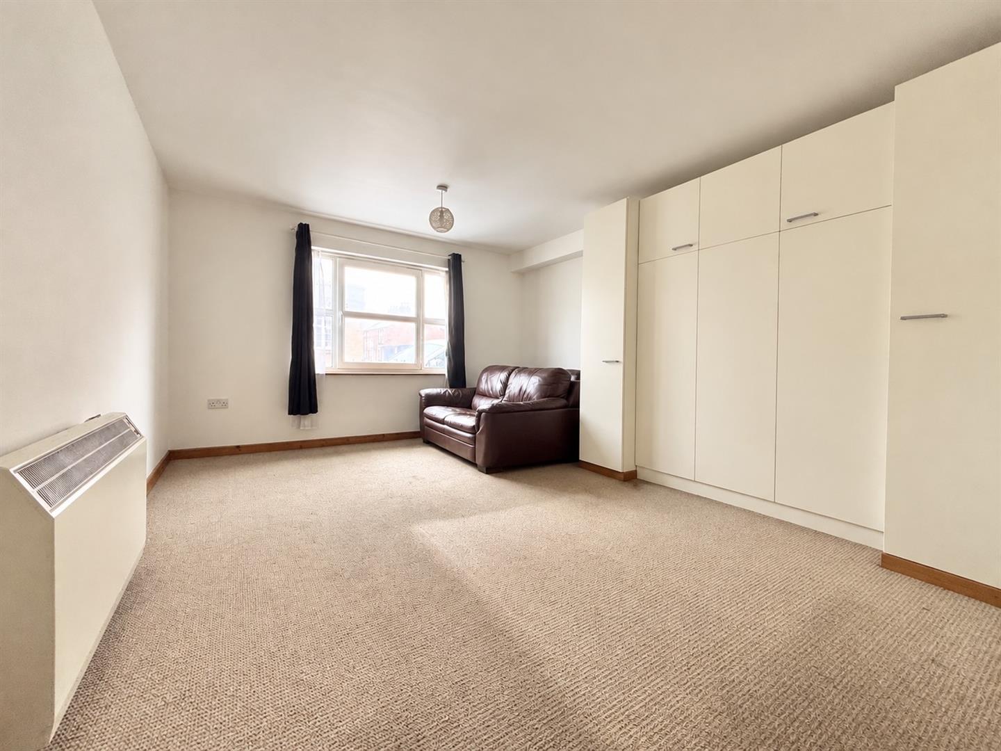 Flat Clifford Street in Newport