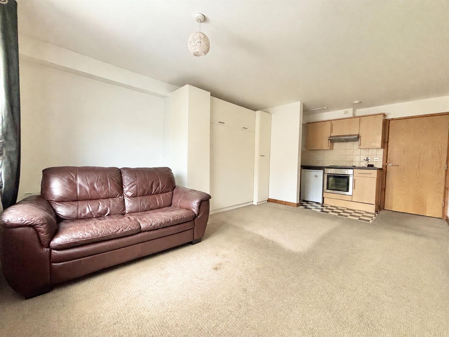 Flat Clifford Street in Newport