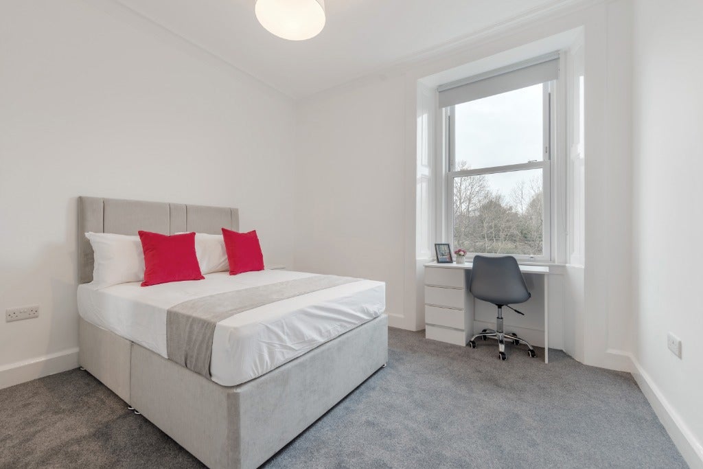 Flat Downfield Place in City of Edinburgh