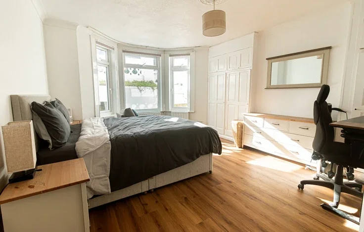Flat Seafield Road in Portslade by Sea