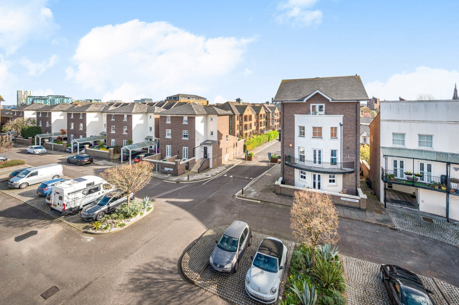 Flat Saunders Ness Road in Greater London