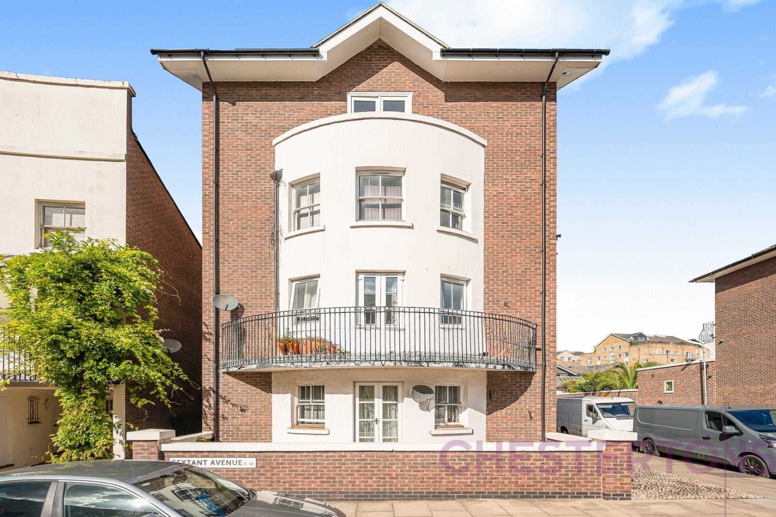 Flat Saunders Ness Road in Greater London